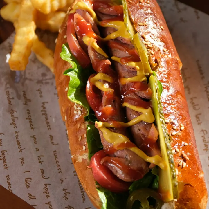 Perro caliente con queso